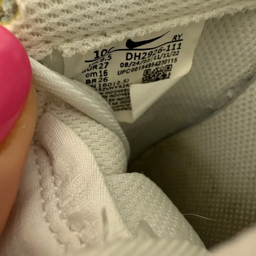 Nike kids white